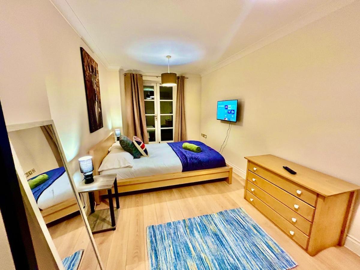 5 Bedroom House- Contractors, Crew, Group, Family *