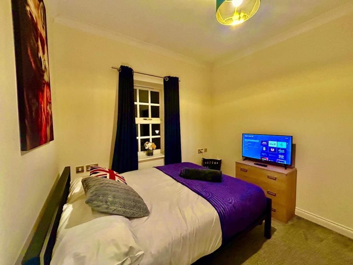 5 Bedroom House- Contractors, Crew, Group, Family Colchester