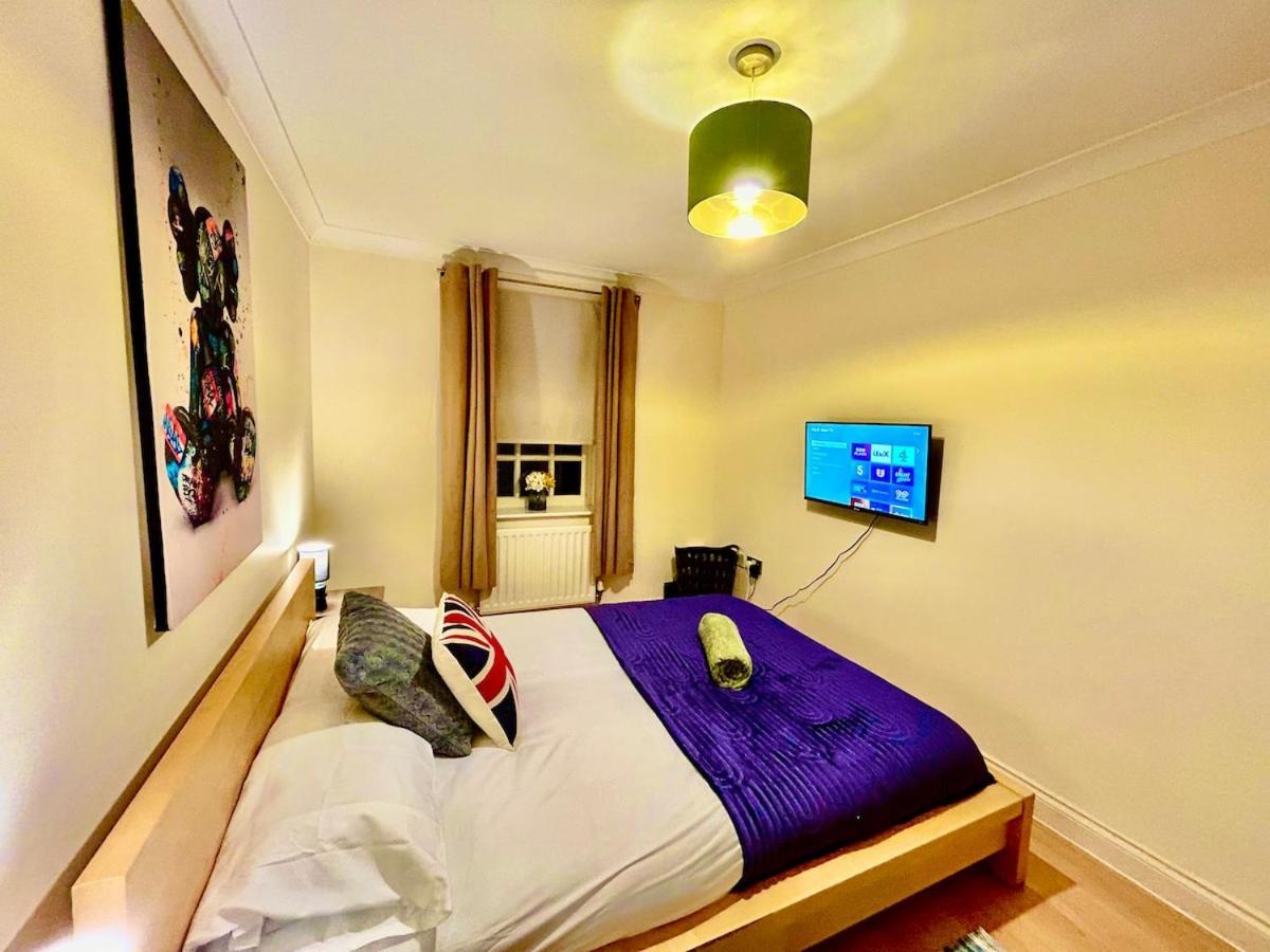 5 Bedroom House- Contractors, Crew, Group, Family Holiday home Colchester