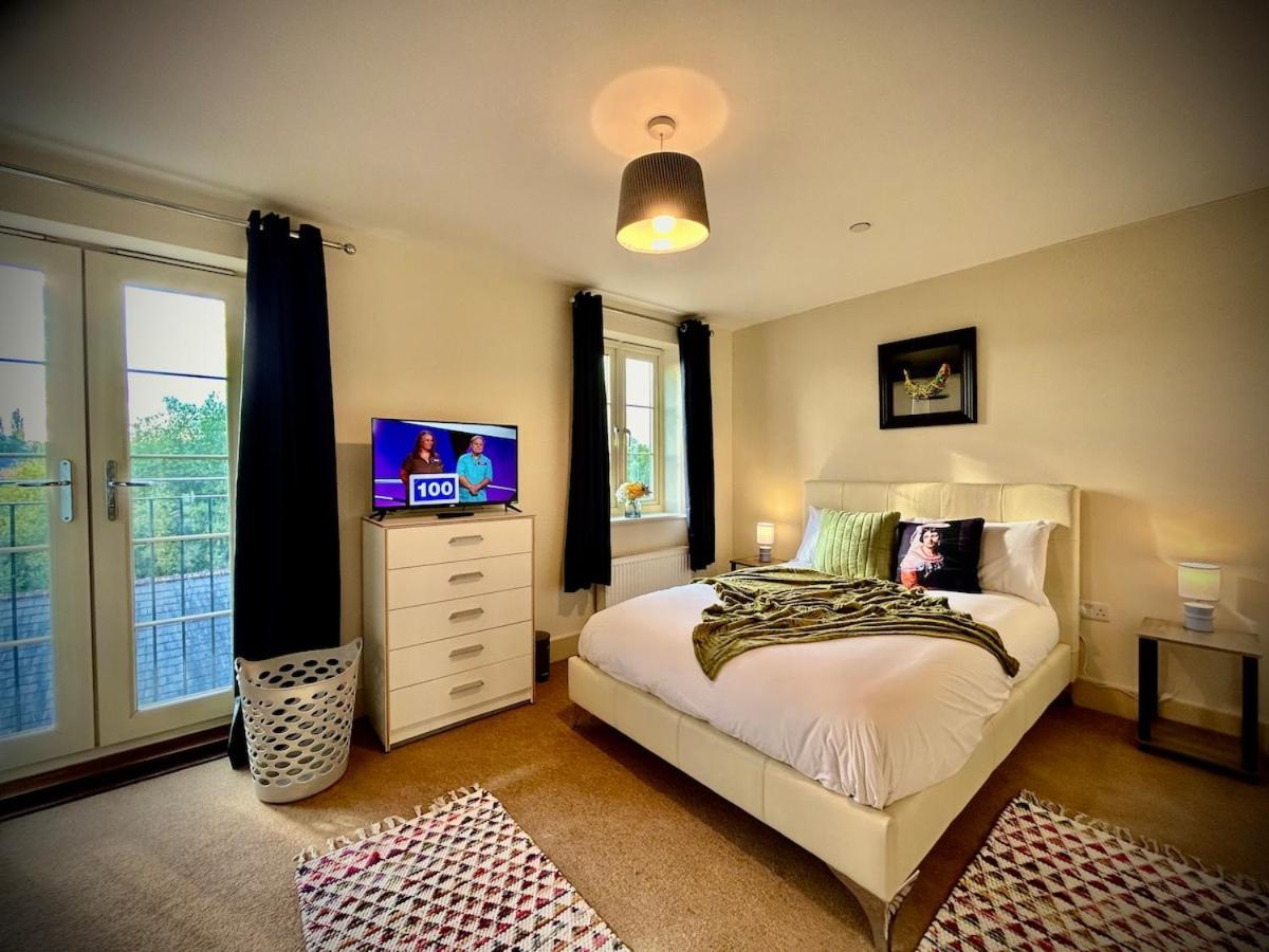 5 Bedroom House- Contractors, Crew, Group, Family Holiday home