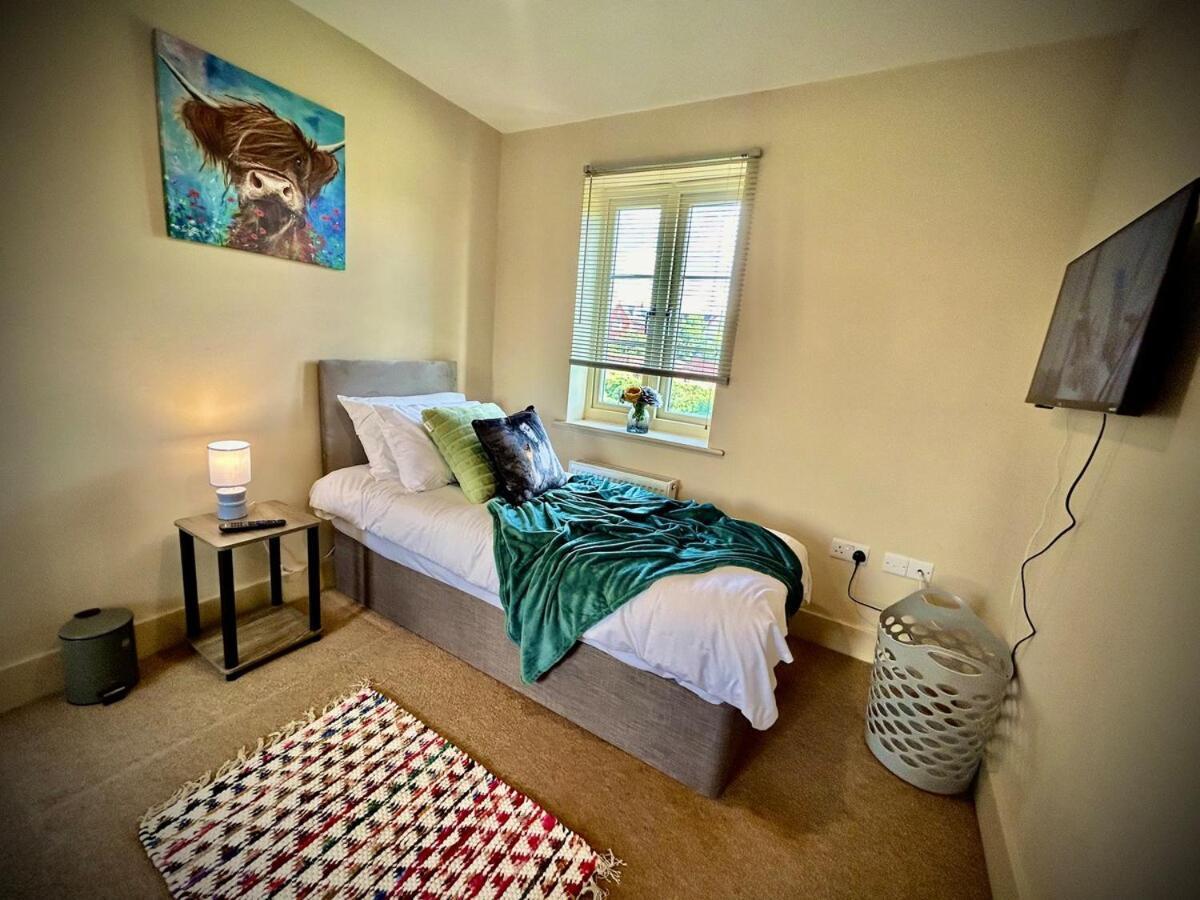 Holiday home 5 Bedroom House- Contractors, Crew, Group, Family Colchester
