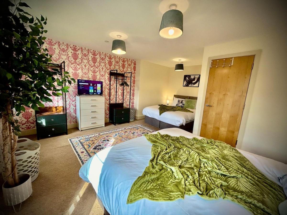 5 Bedroom House- Contractors, Crew, Group, Family Colchester