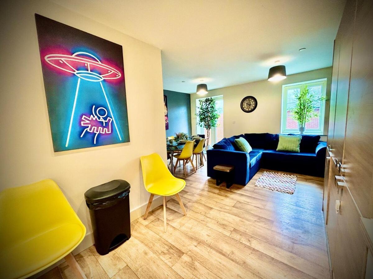 Holiday home 5 Bedroom House- Contractors, Crew, Group, Family