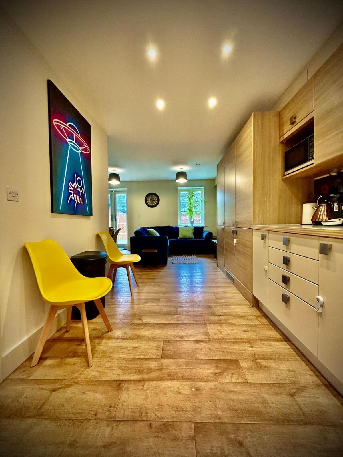 5 Bedroom House- Contractors, Crew, Group, Family Holiday home *