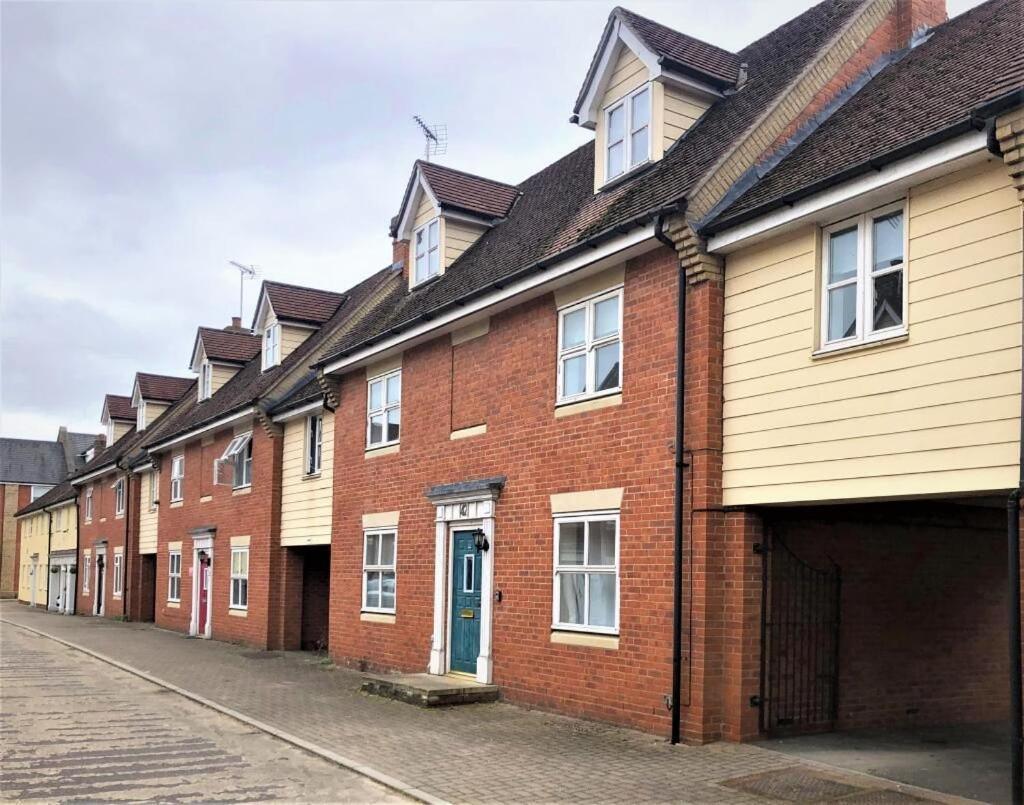 Housesleeps10-garden-parking-family&contractorsok * Colchester
