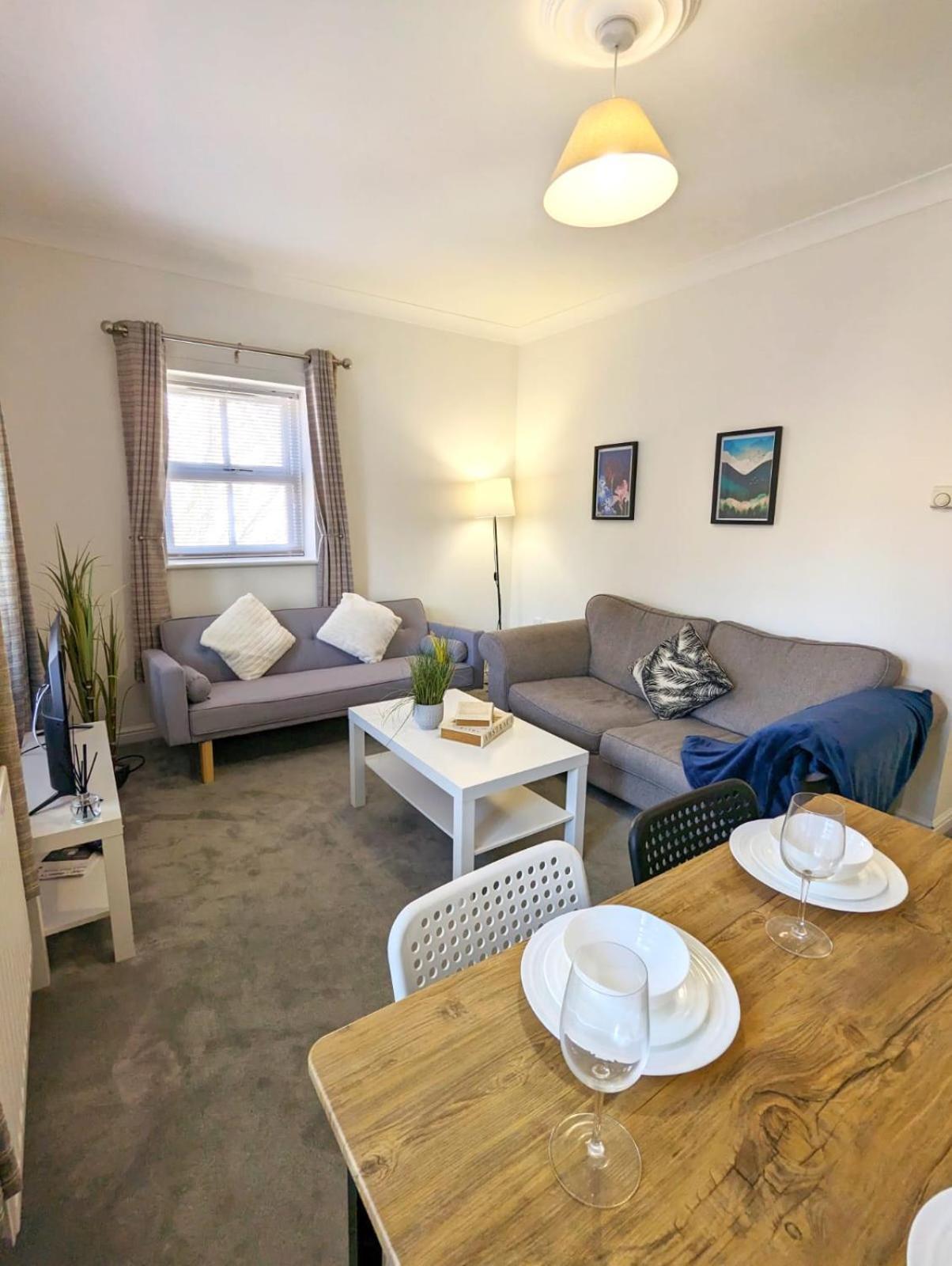 2-bed, Sleeps 5, 2 Bath, Parking, Wifi
