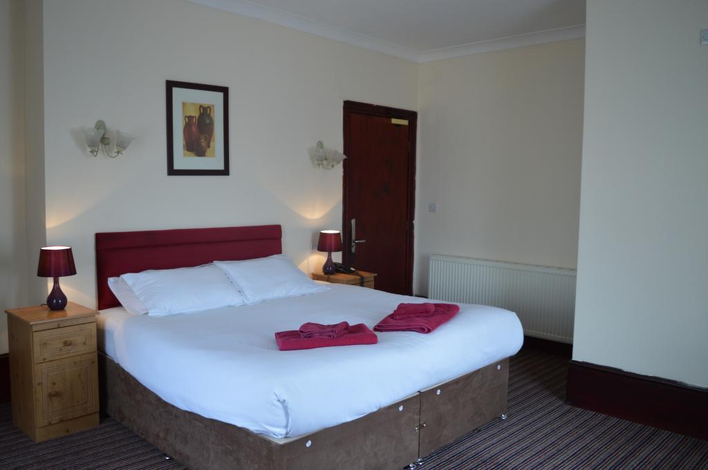 Globe 3* Colchester