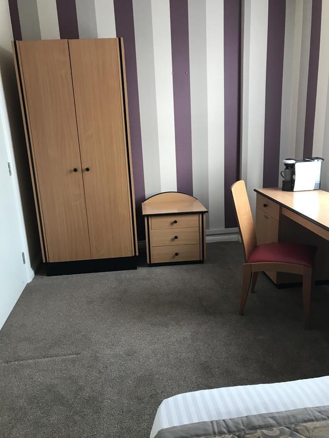 St. Botolph's 3*