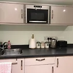 Cosy 1 Bed Garden Annexe