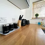 Starview Apartment - Hawthorne