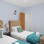 Roman Luxe 5 Beds House, Colchester Essex