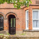 Roman Luxe 5 Beds House, Colchester Essex