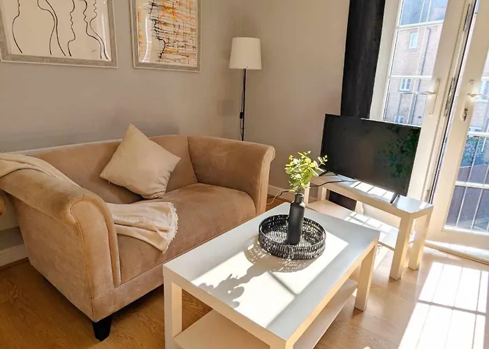 2-Bed, Sleeps 5, 2 Bath, Parking, Wifi