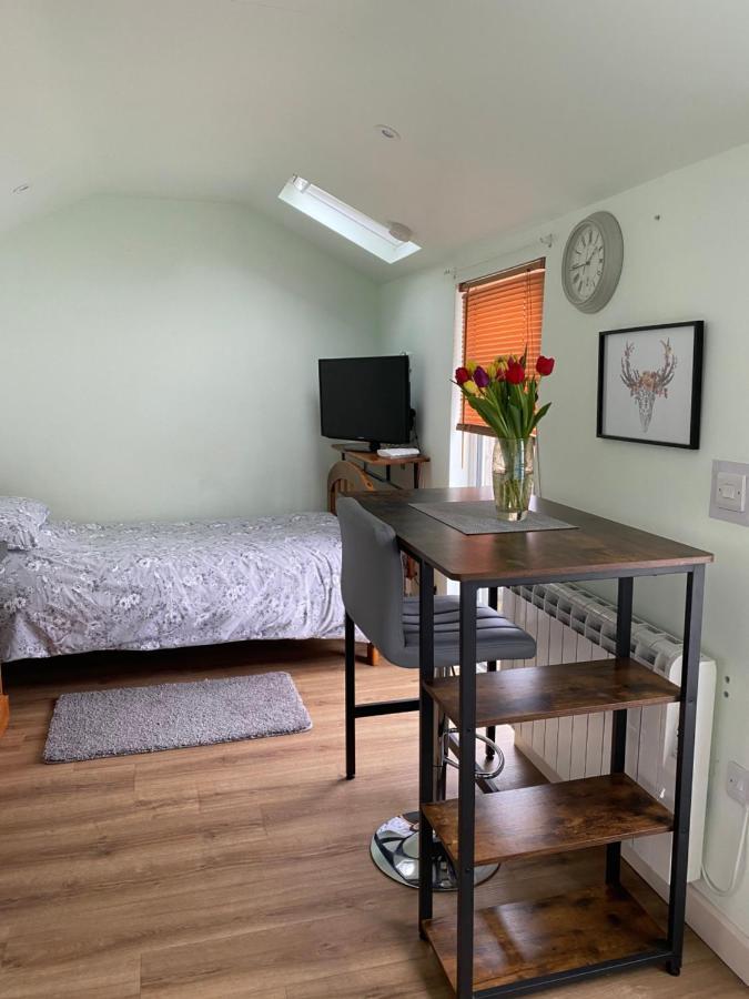 Cosy 1 Bed Garden Annexe Apartment Colchester
