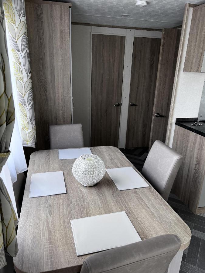 Fantastic Family 3-bed Static Caravan Cooper Bea Holiday home Colchester