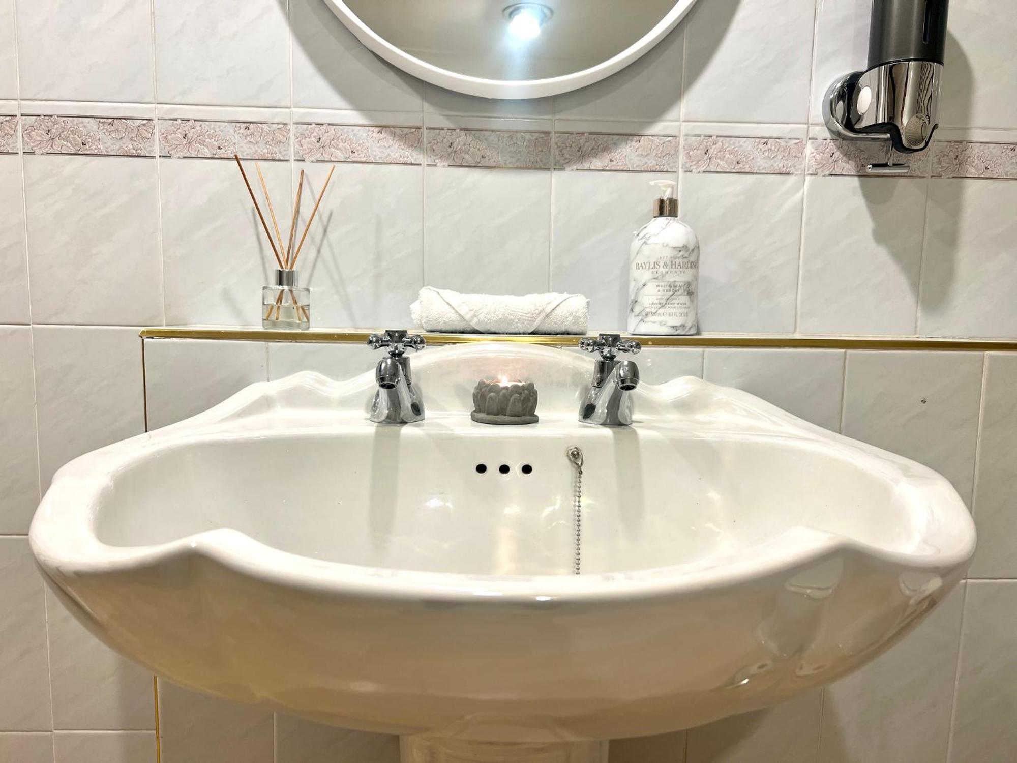 Apartment Duchess 2 Modern 3br In Ideal For Long Colchester
