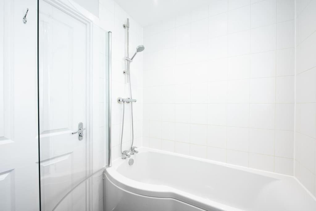 Apartment Two Double Bed Coach House With Parking Fast Wifi *