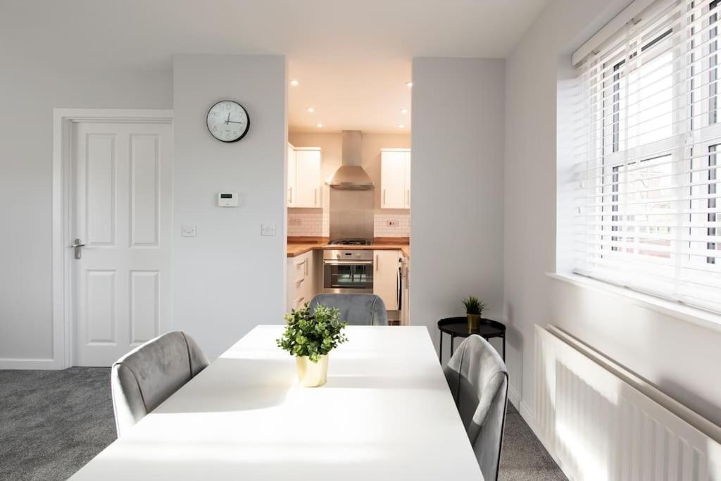 Apartment Two Double Bed Coach House With Parking Fast Wifi