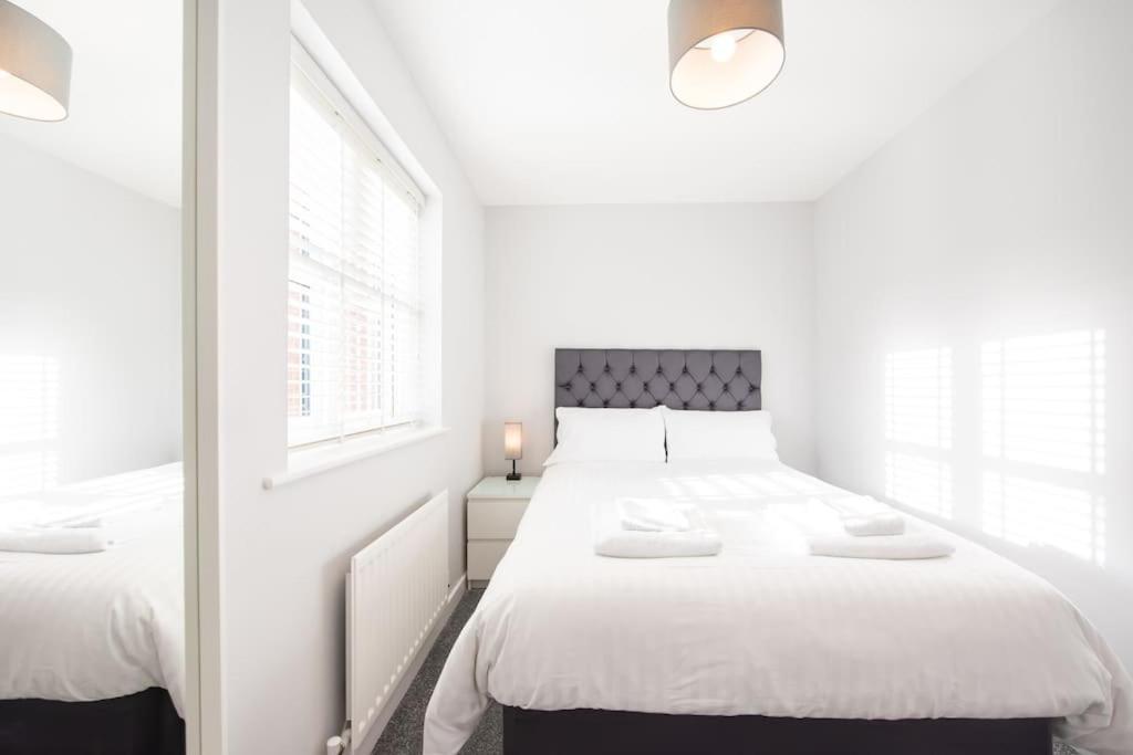 Two Double Bed Coach House With Parking Fast Wifi Apartment Colchester