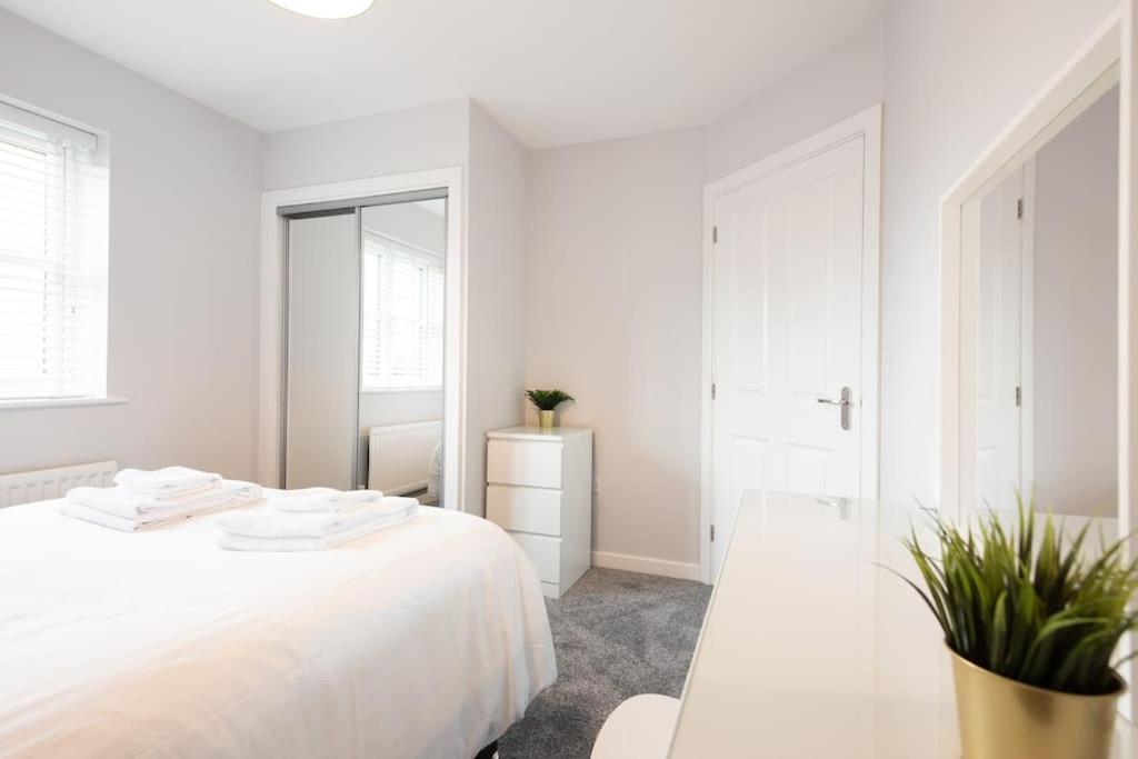 Two Double Bed Coach House With Parking Fast Wifi *