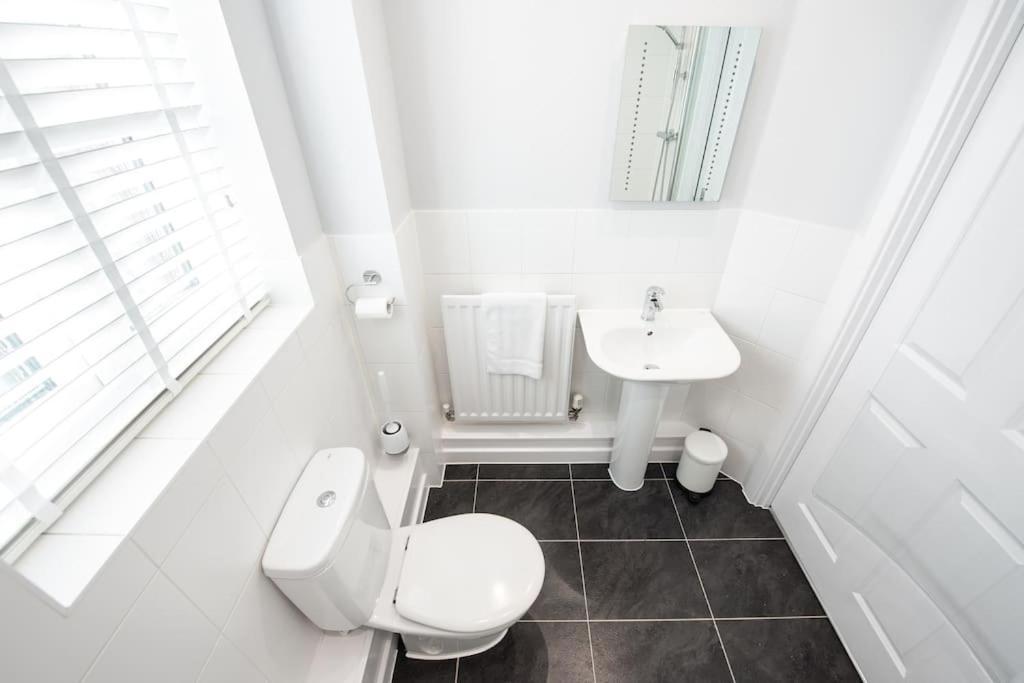 Two Double Bed Coach House With Parking Fast Wifi
