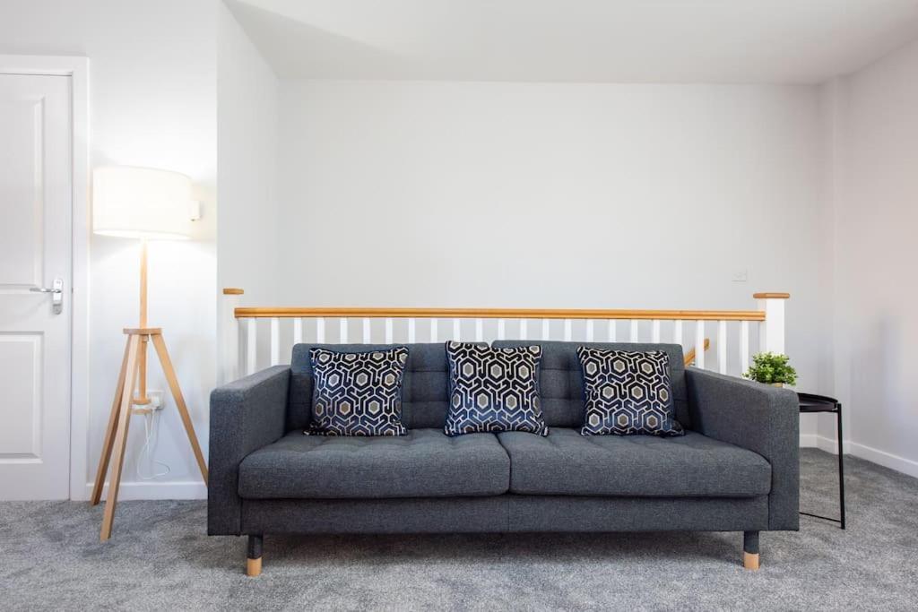 Two Double Bed Coach House With Parking Fast Wifi Apartment