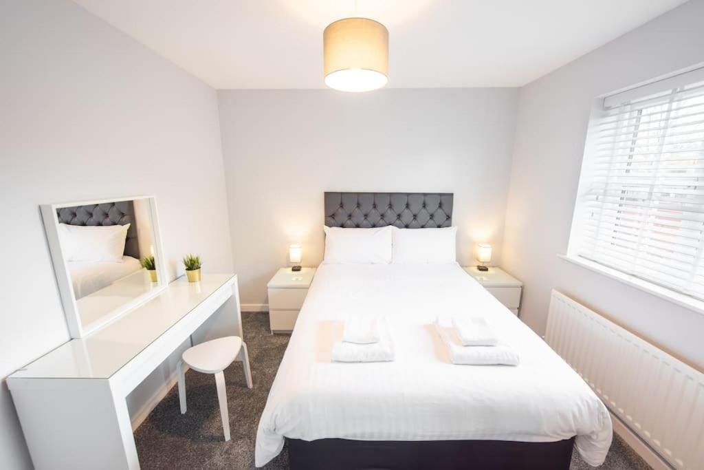 Two Double Bed Coach House With Parking Fast Wifi