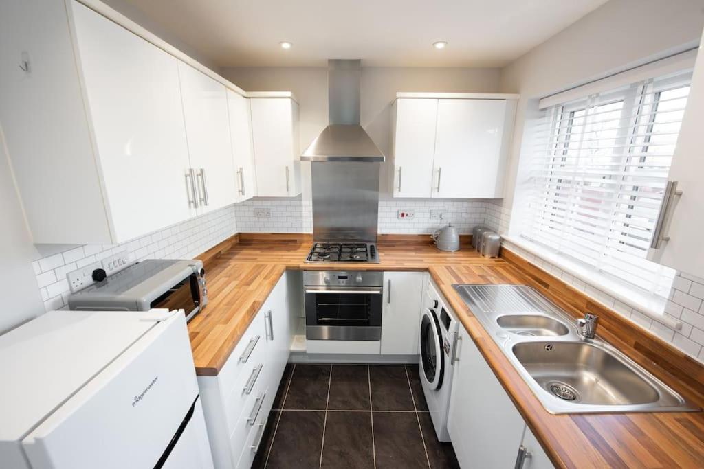 Two Double Bed Coach House With Parking Fast Wifi *