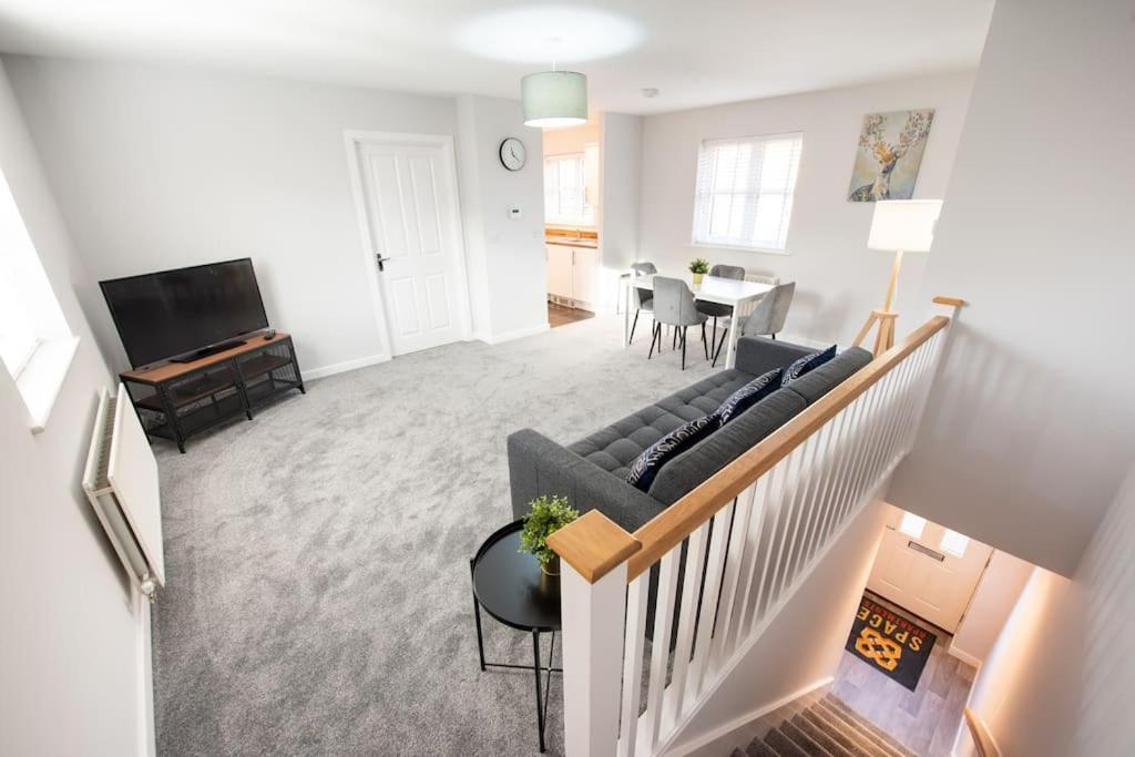 Two Double Bed Coach House With Parking Fast Wifi *