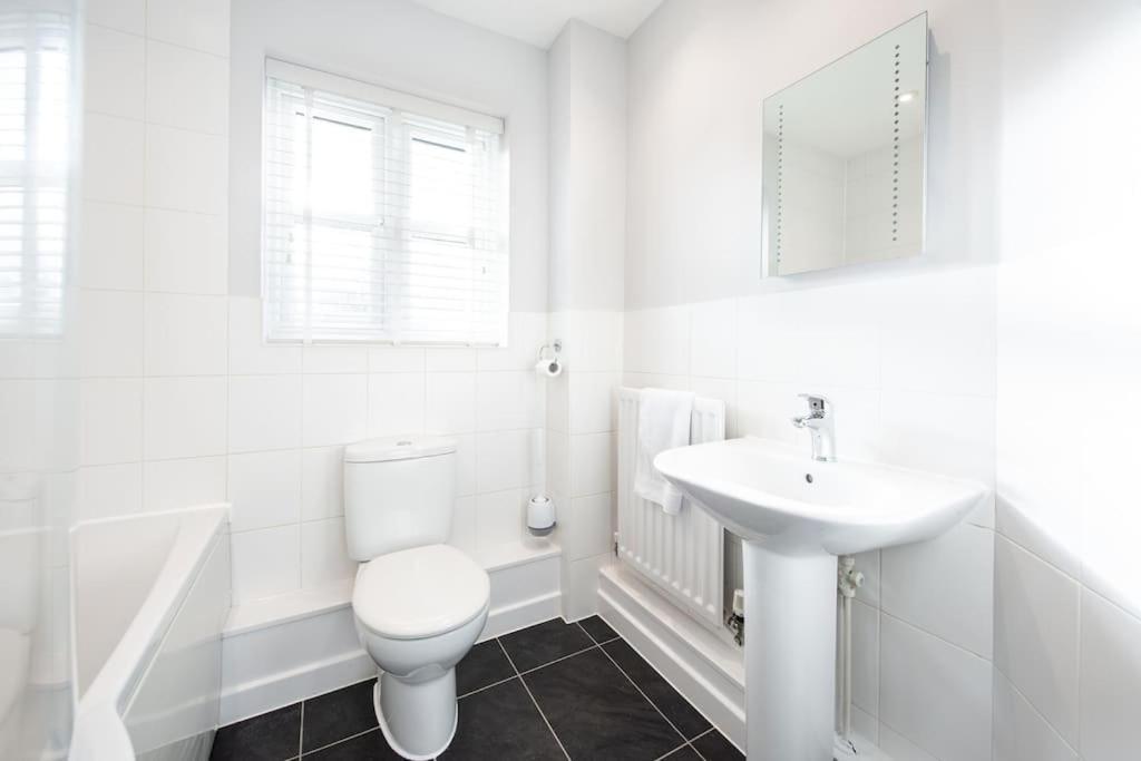 Apartment Two Double Bed Coach House With Parking Fast Wifi