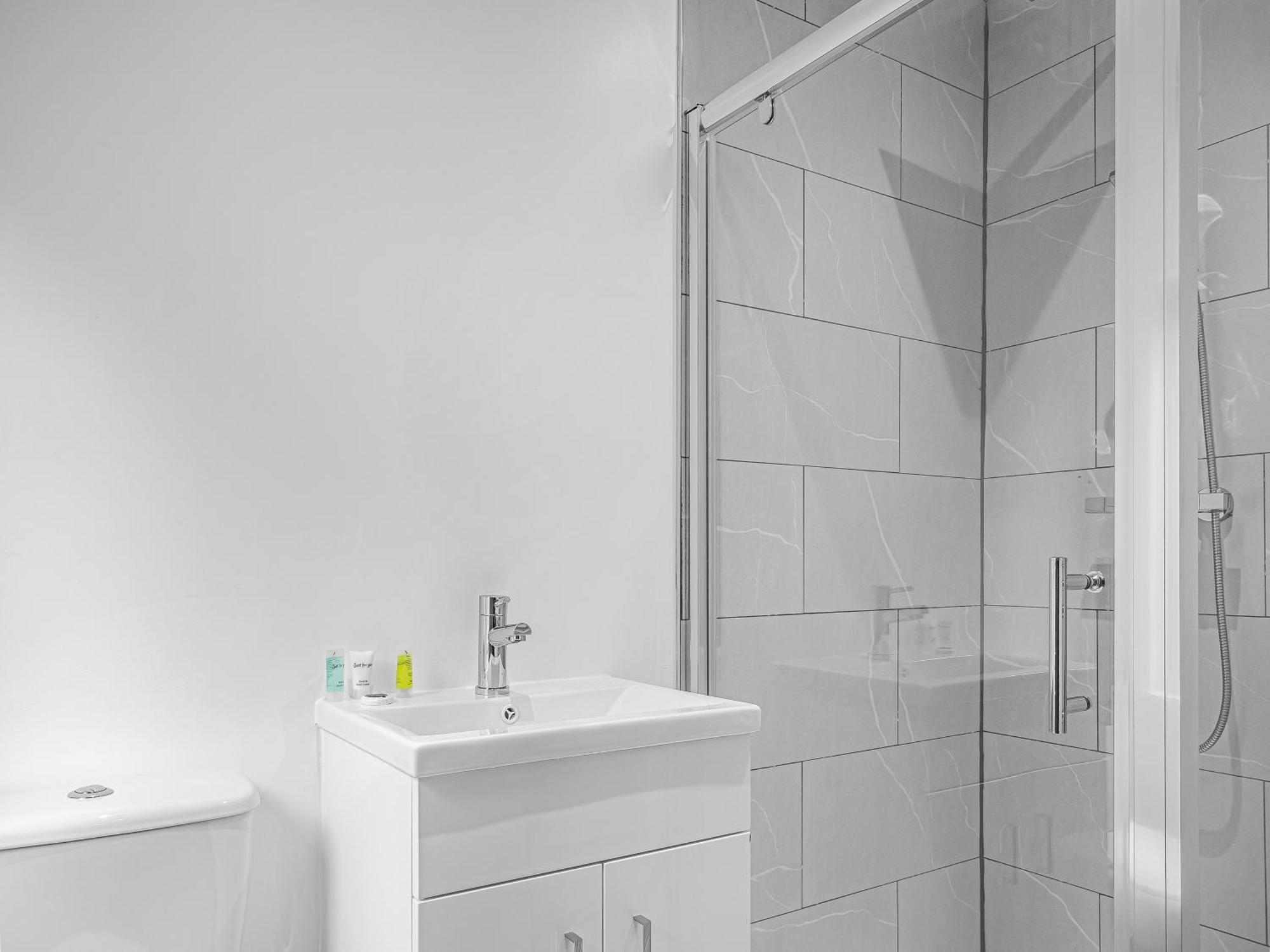 Luxe 5 Beds House, Essex Apartment *
