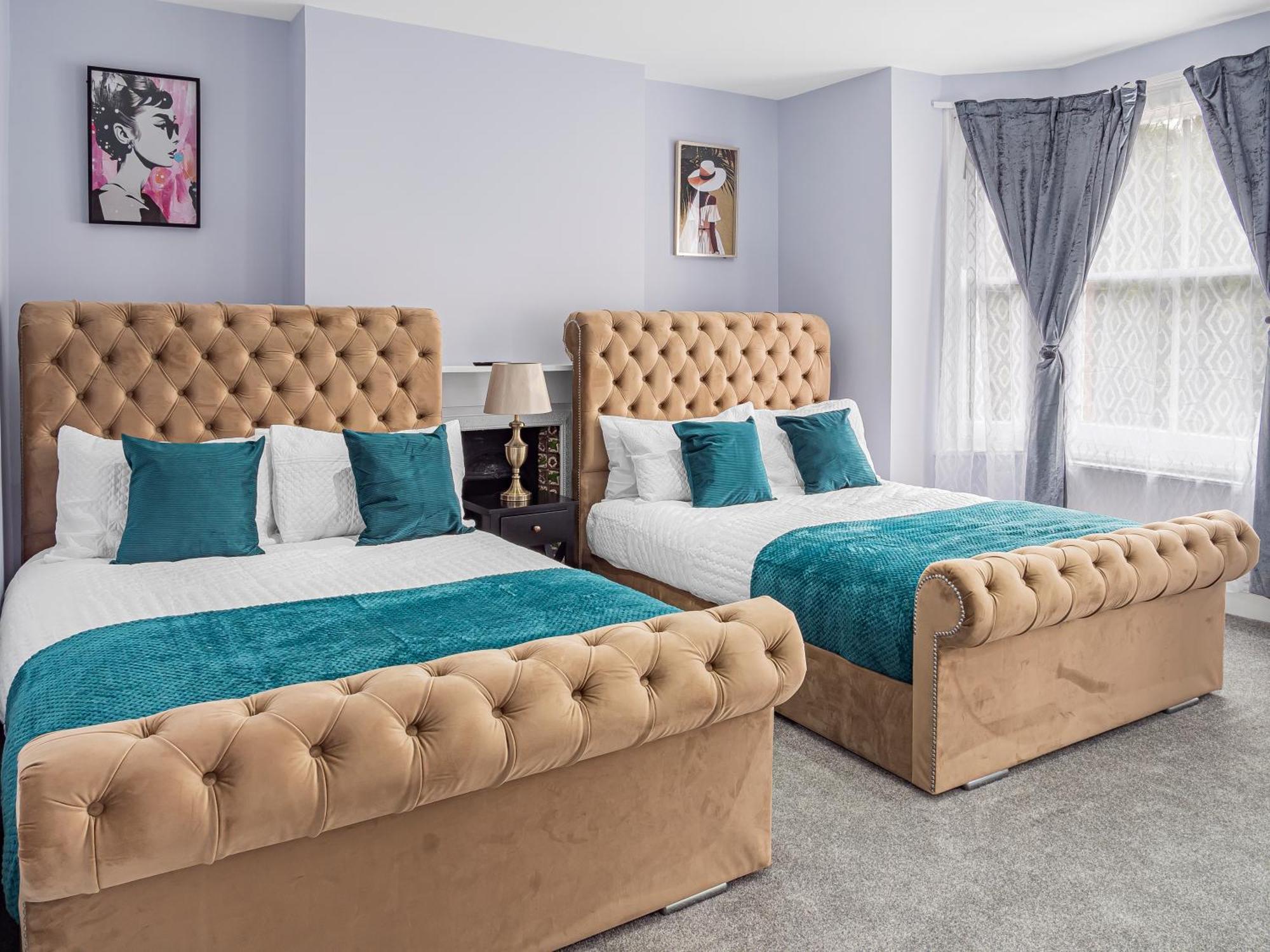 Luxe 5 Beds House, Essex