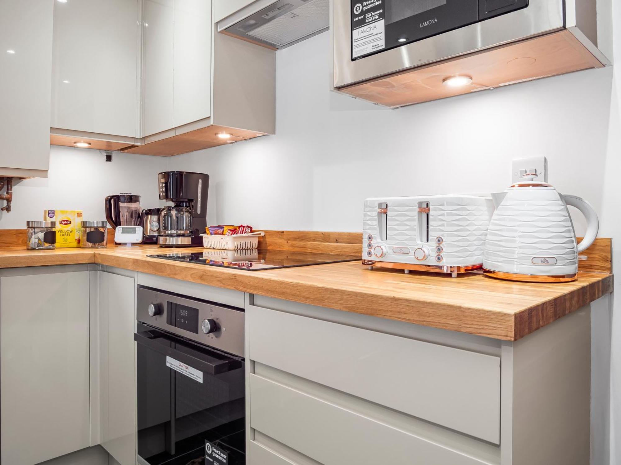 Luxe 5 Beds House, Essex Apartment *